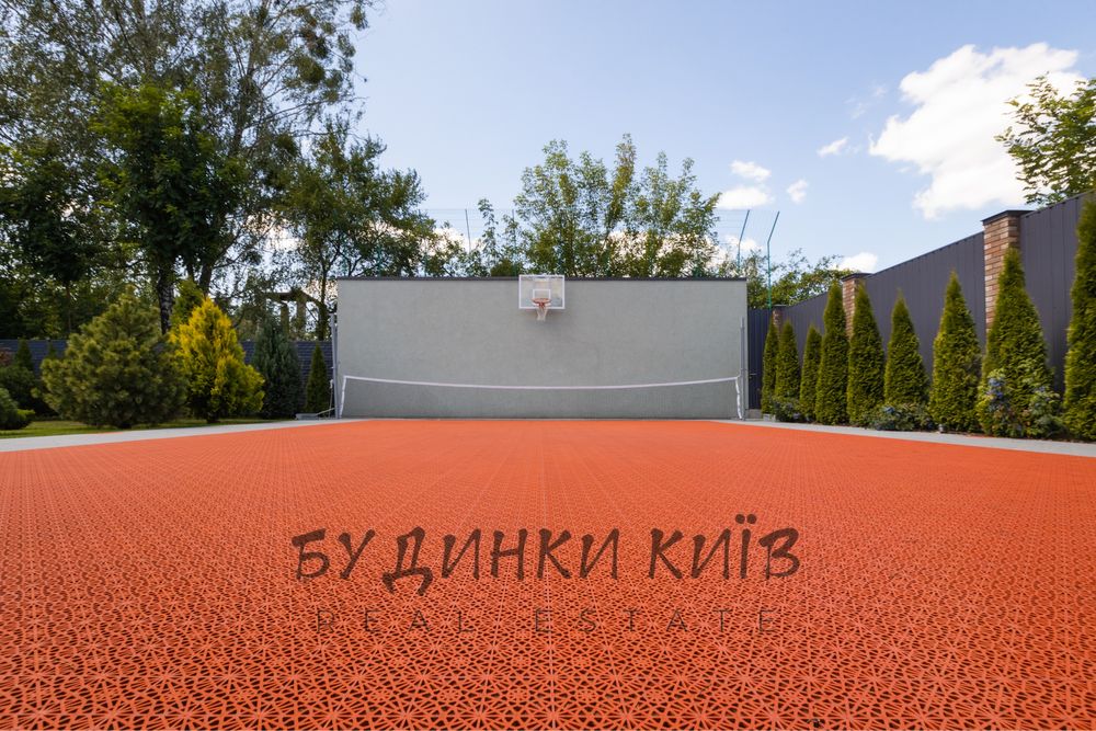 Продаж будинку з дизайнерським ремонтом в м. Київ  ( Чайка )