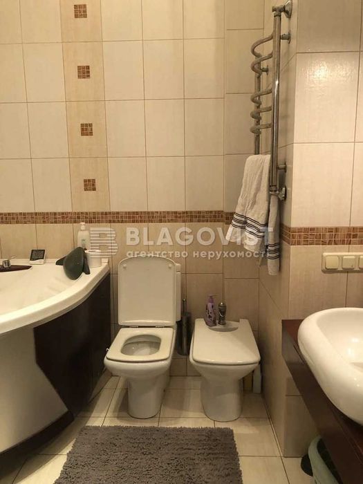 Продаж чудової 2к кв Центр Києва дореволюційний будинок Костельна 7