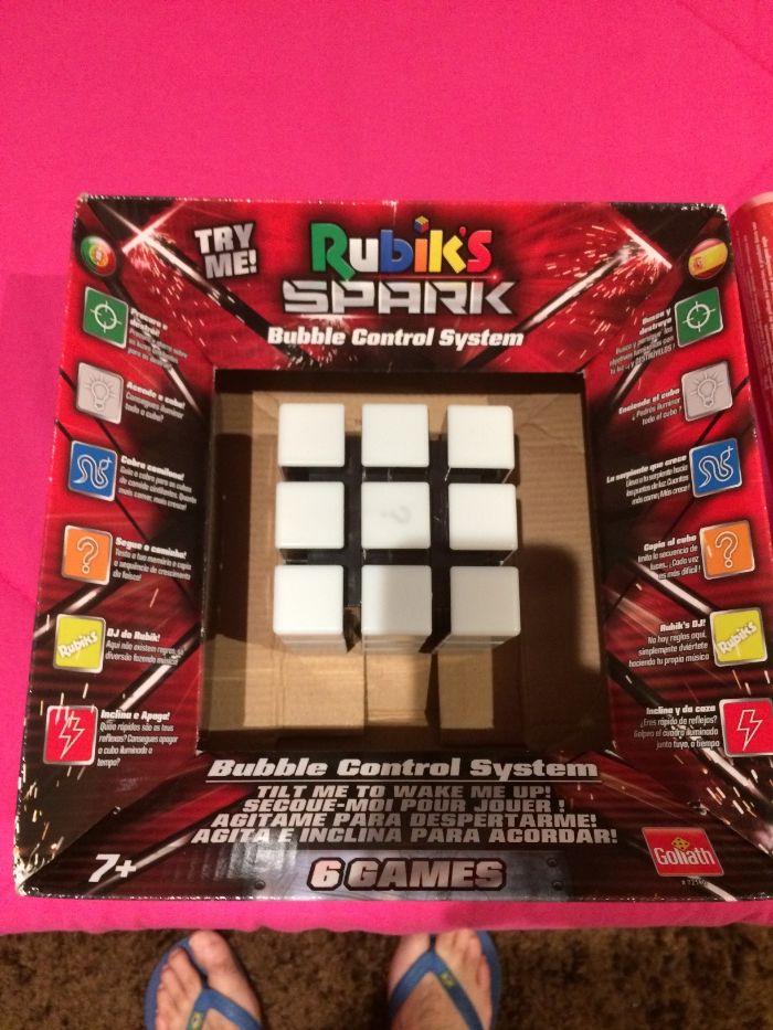 Cubo de Rubik Spark com 6 jogos.