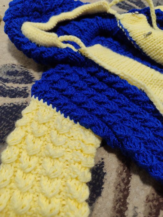 Продам вязаный комбинезон на малыша (ручная работа)