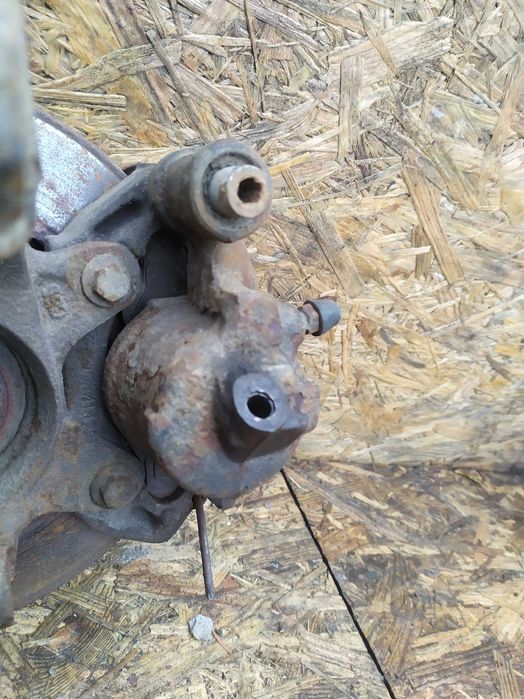 Супорт передній правий  Форд Ескорт 1.8 Ford Escort Mk7