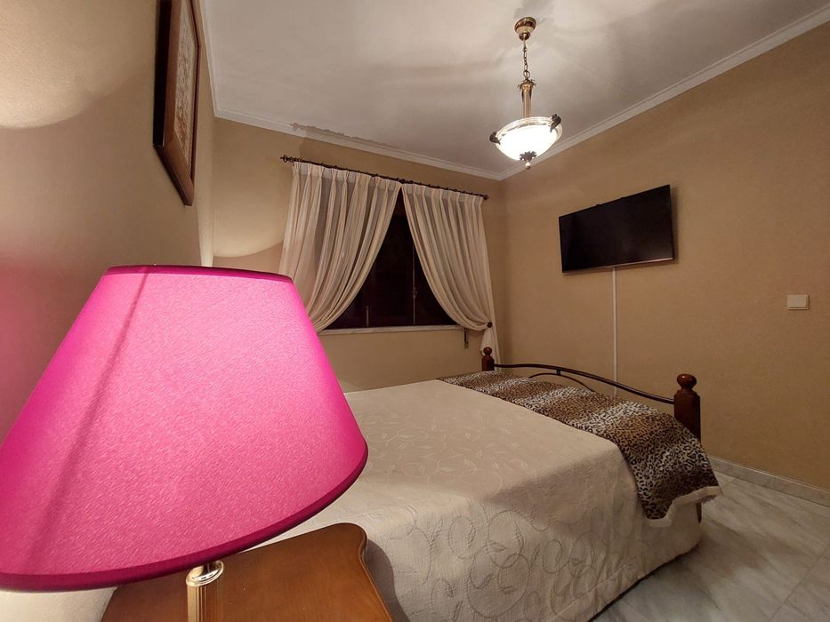 Quarto aconchegante para uma pessoa