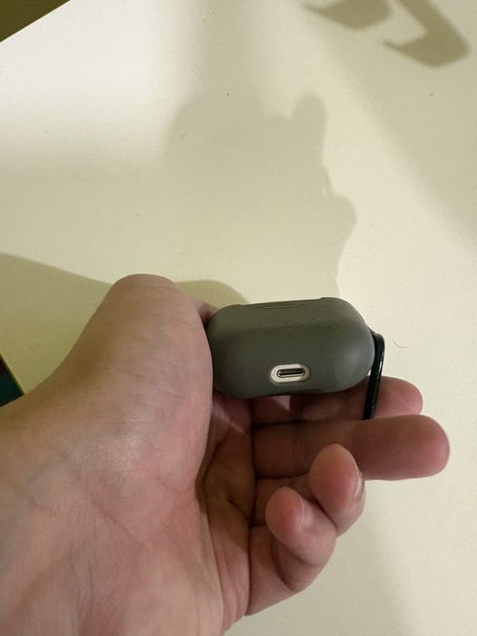 Apple AirPods 3, футляр