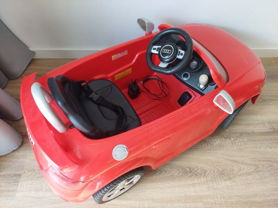 Carro elétrico audi de criança