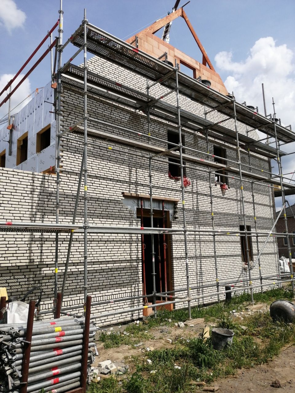 Murarz wybuduje dom