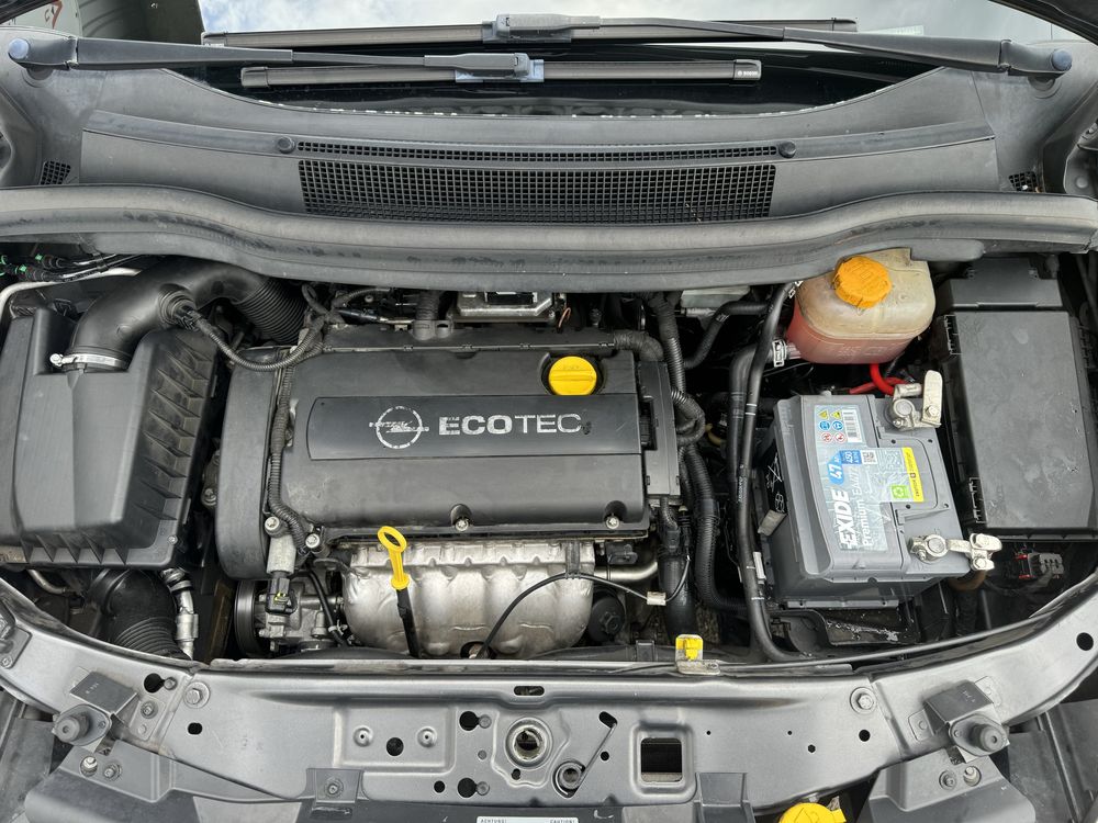 Opel Zafira 1.6 бензин з Швейцарії