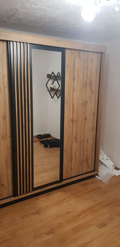 Montaż składanie skręcanie mebli