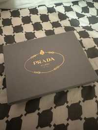 Czarny portfel Prada