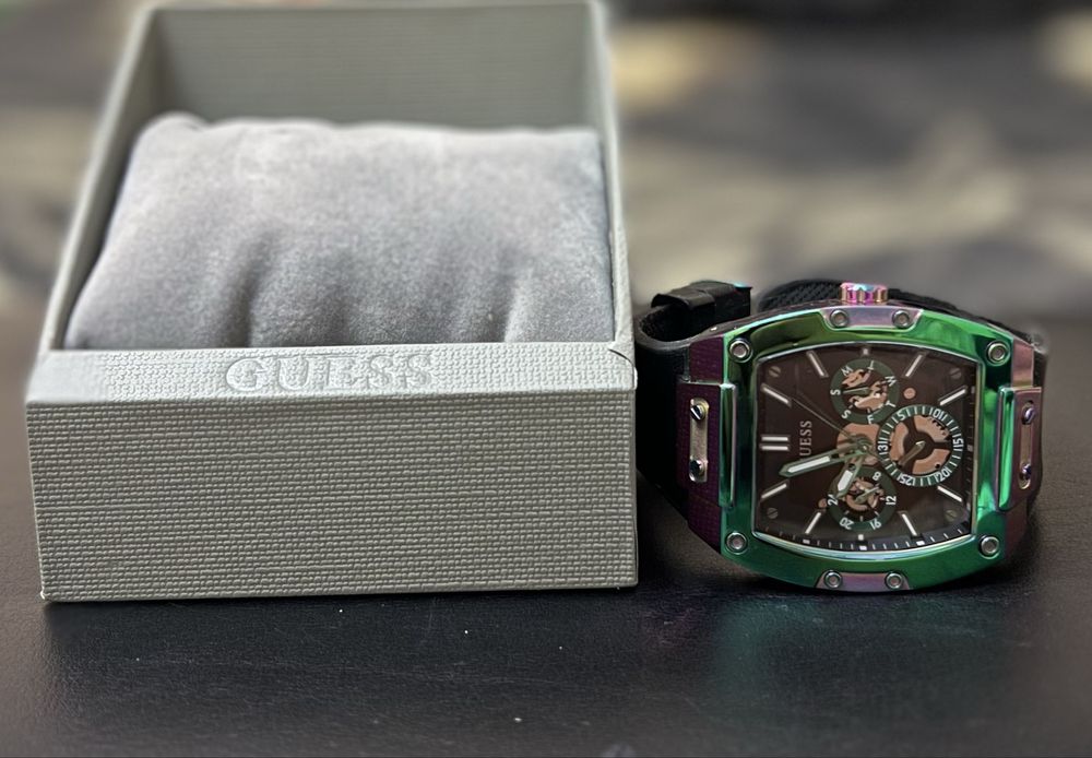 Наручные часы Guess
