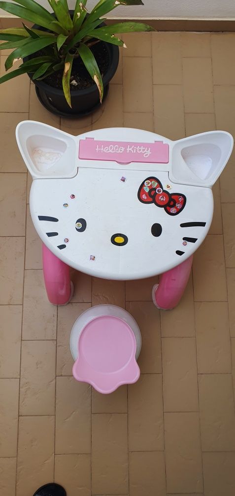 Mesa Hello Kitty Usada