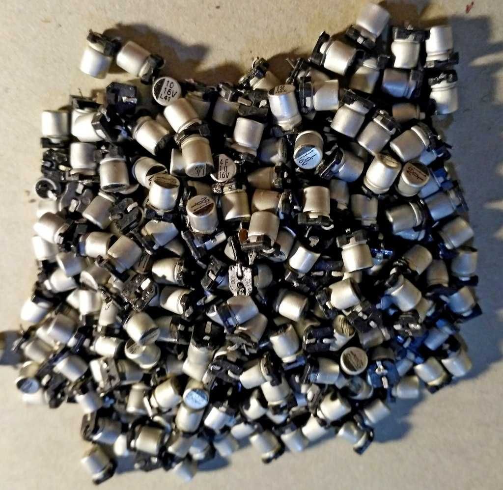 конденсаторы smd 10х16в  1500 шт по 50 коп за штуку