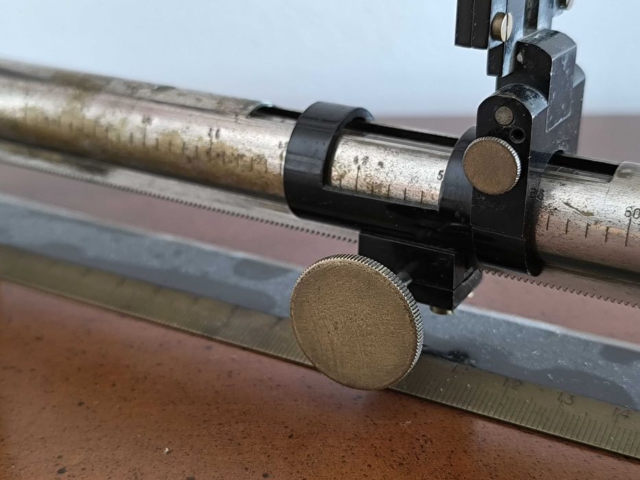 Clinómetro muito antigo que servia para medir ângulos.