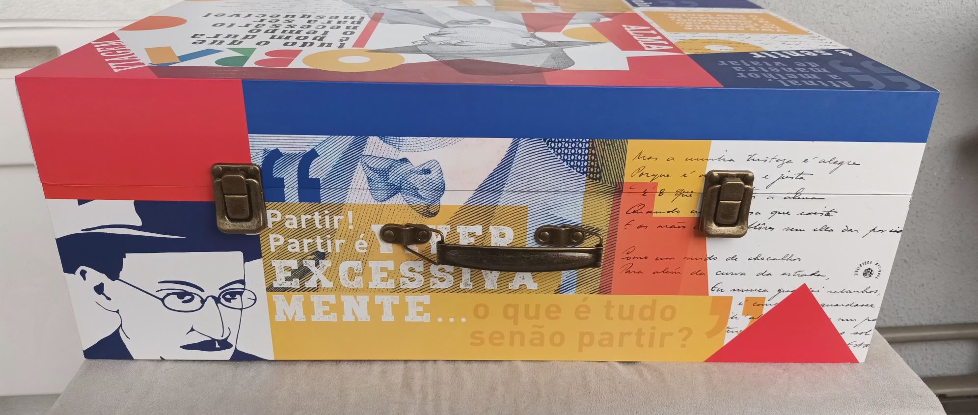 Caixa com frases e poemas de Fernando Pessoa