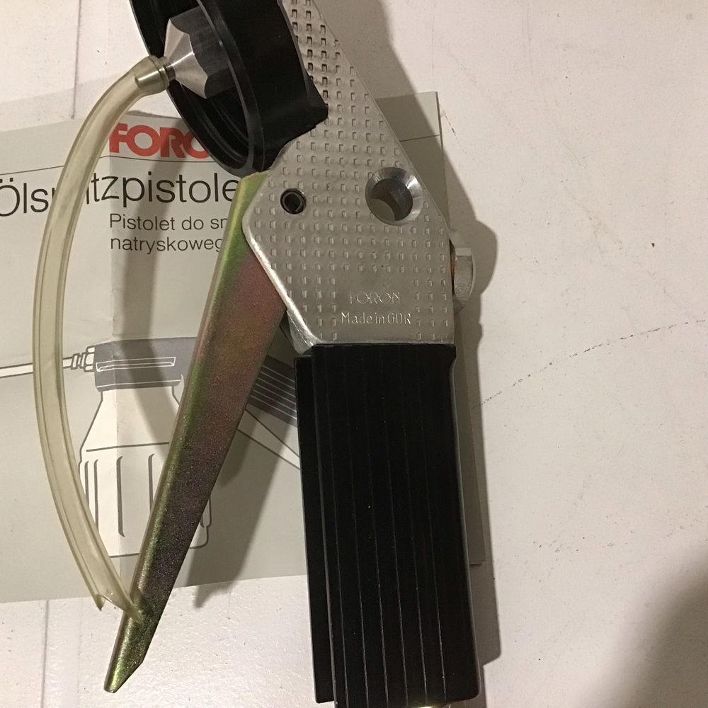 Pistolet  Nowy do smarowania natryskowego made  in GDR pneumatyczny Pr