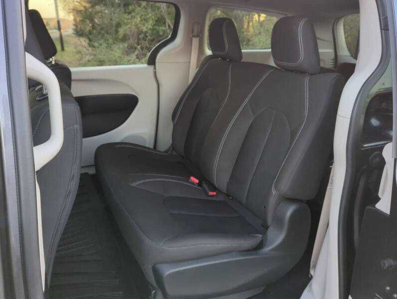 2021 Chrysler Voyager L