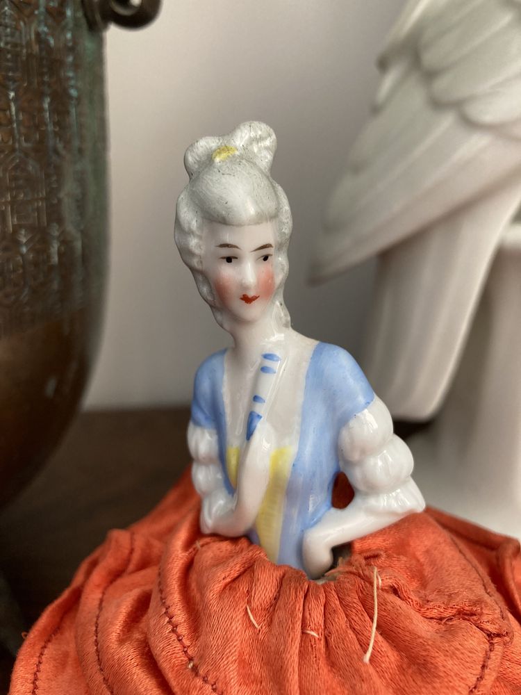 Poduszka na igły - porcelanowa lalka - vintage