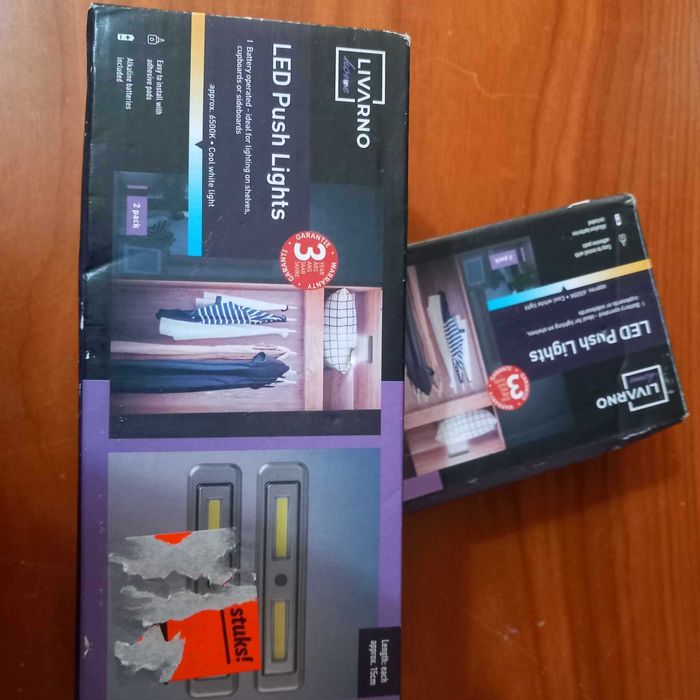 2 LED battery-powered NEW with batteries included64553118485505122