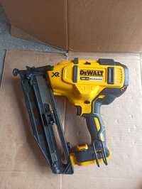 Gwoździarka DeWalt DCN660