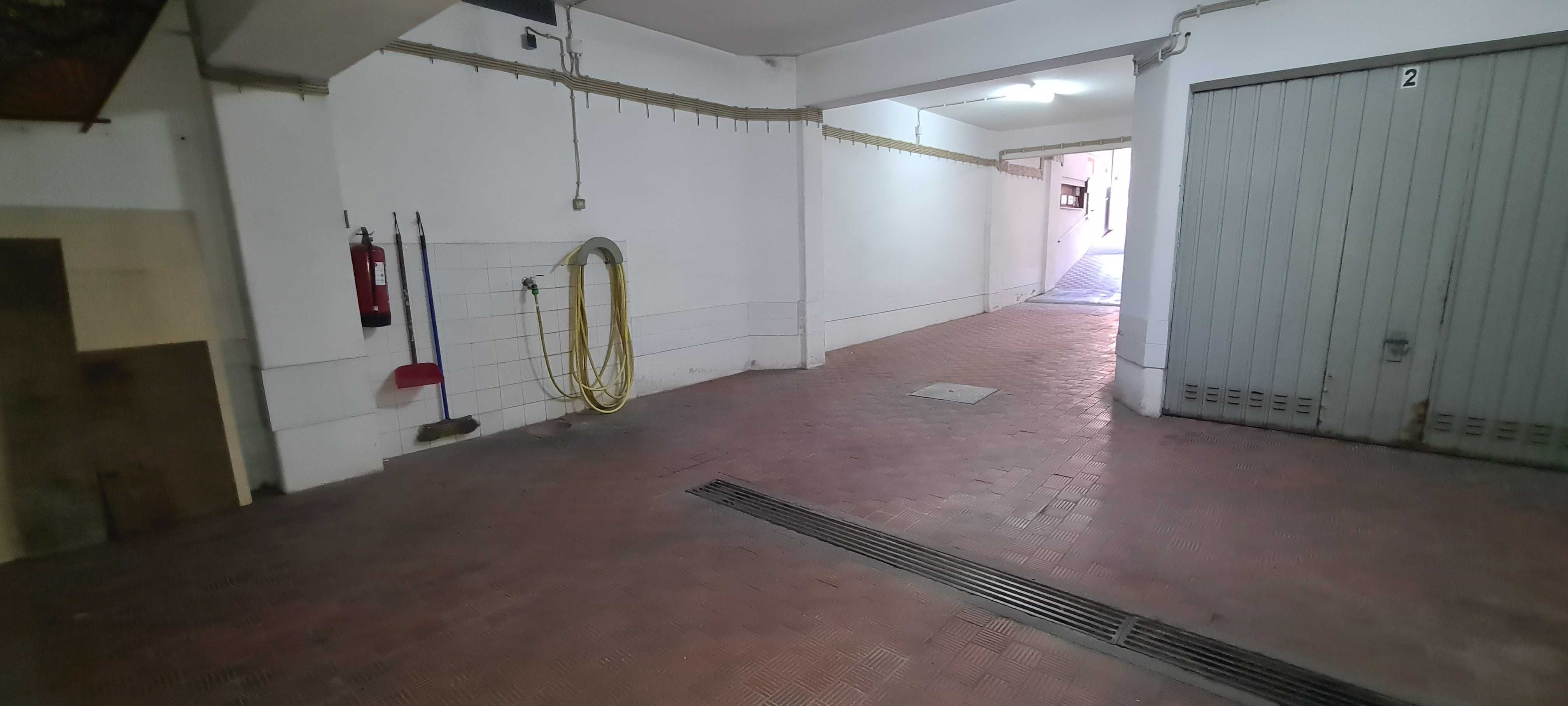 Vendo Box na Cova da Piedade