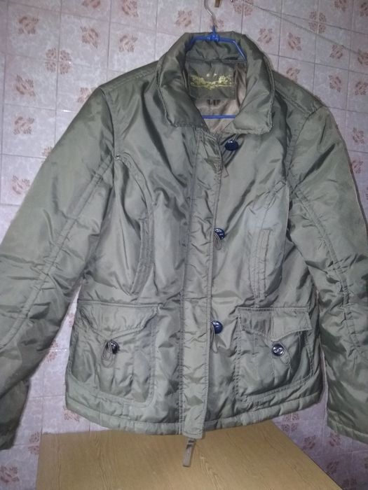 Женская куртка цвета- хаки48 размер