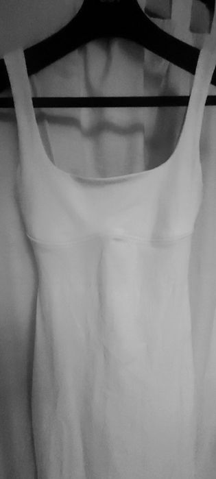 Vestido branco cintado