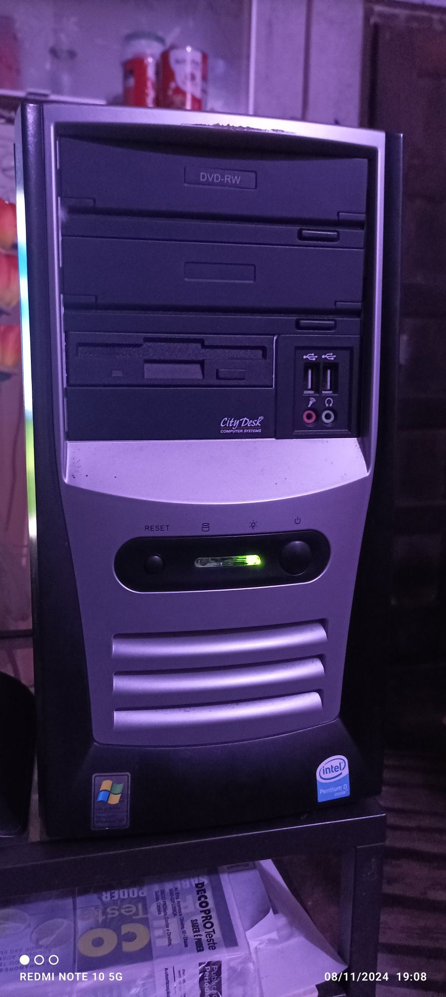 Vendo PC Desktop 
Vendo Pc Desktop + ecrã Ecrã Acer ( TFT de 17')
Pent