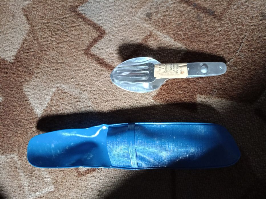 Niezbędnik wojskowy z oryginalną etykietą