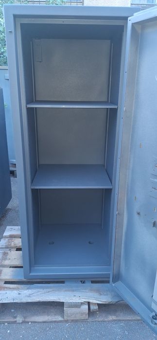 Сейф третього класу опору.