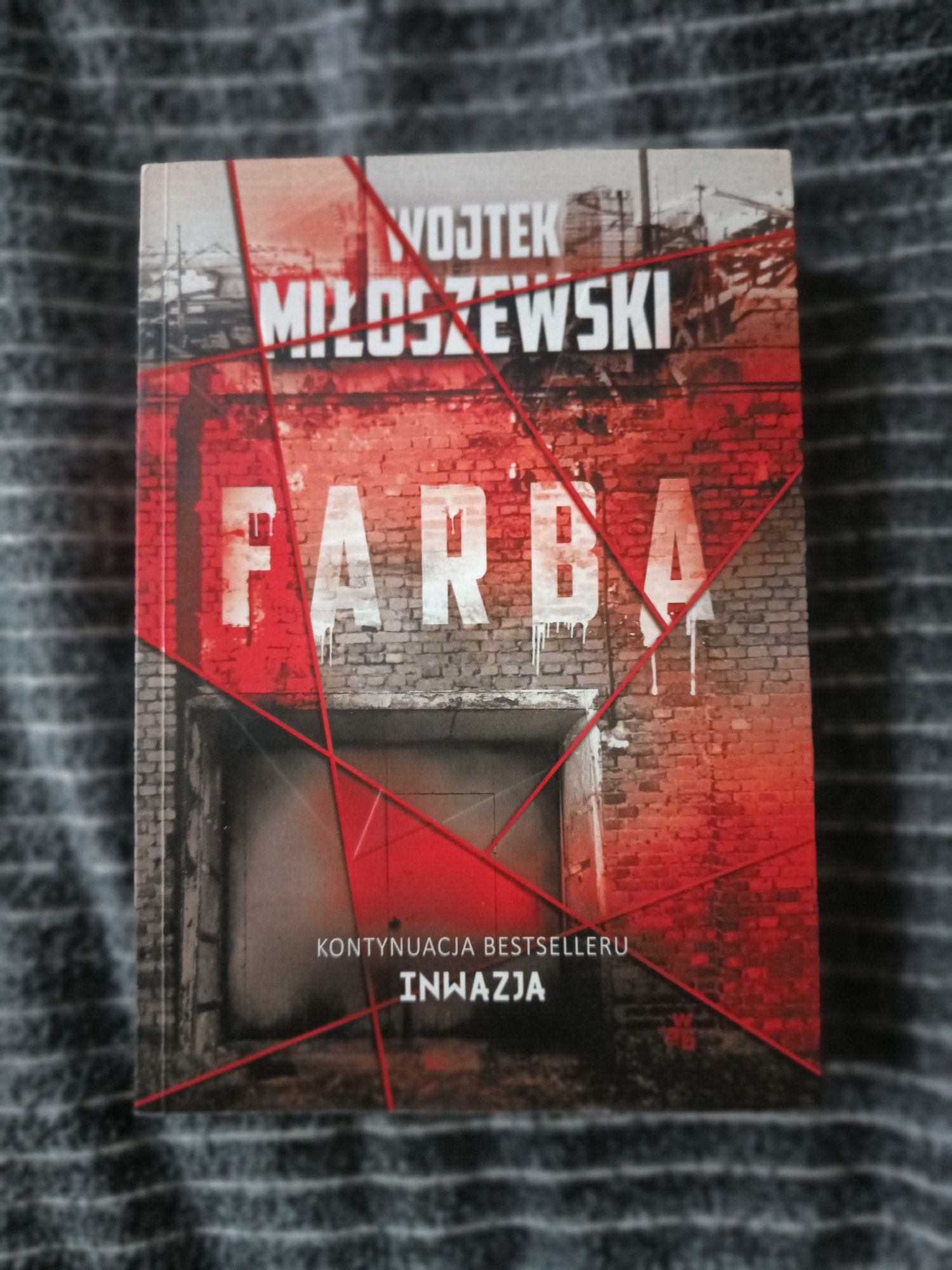 Wojtek Miłoszewski, Farba