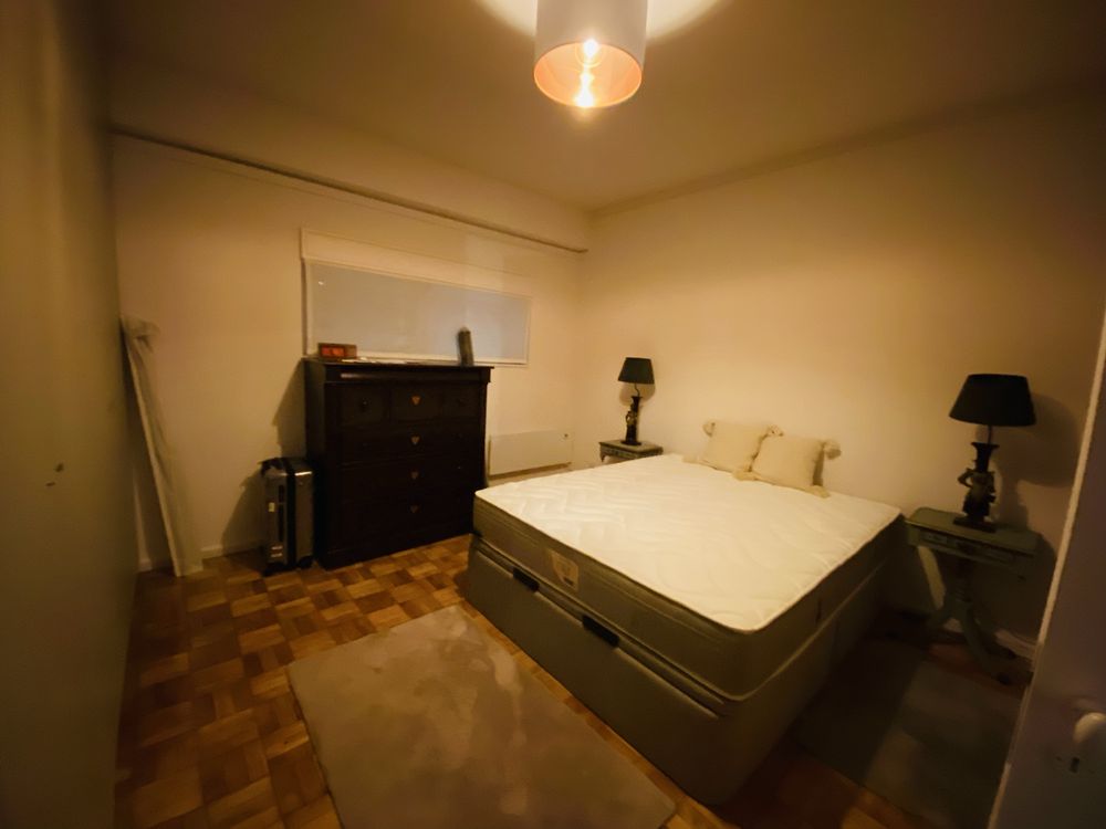 Arrenda quarto individual com casa de banho privativa