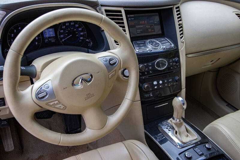 2017 Infiniti QX70