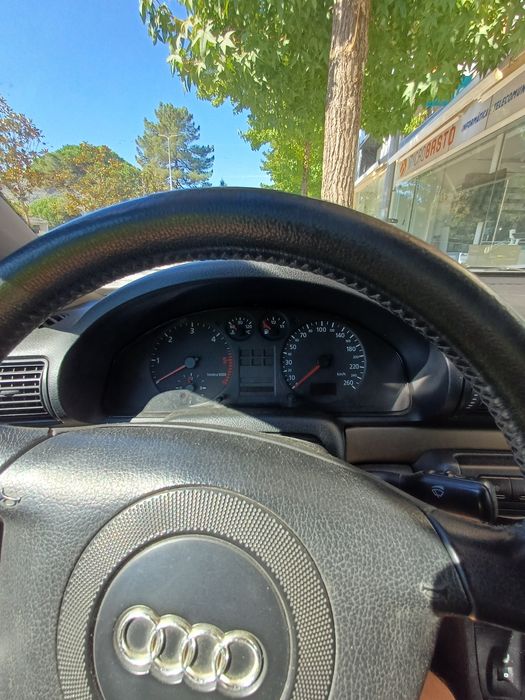 Audi A4 110cv azul escuro