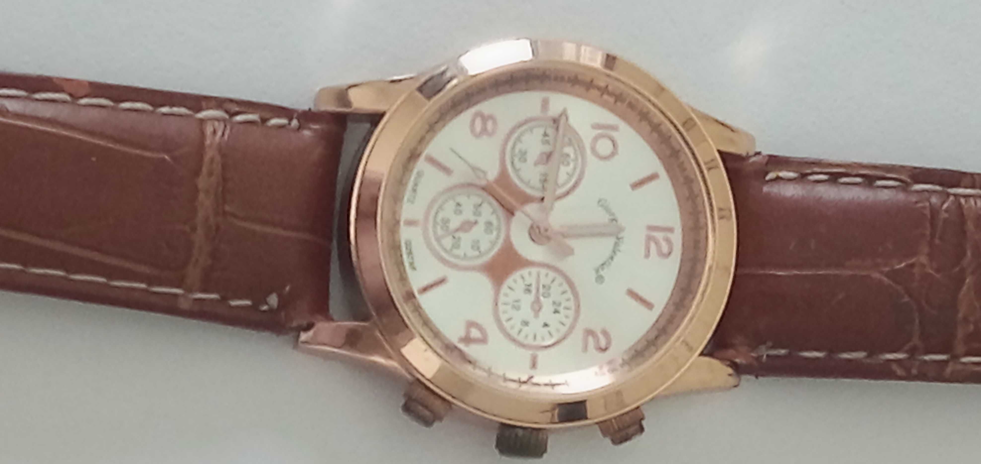 Relógio tom dourado 12€