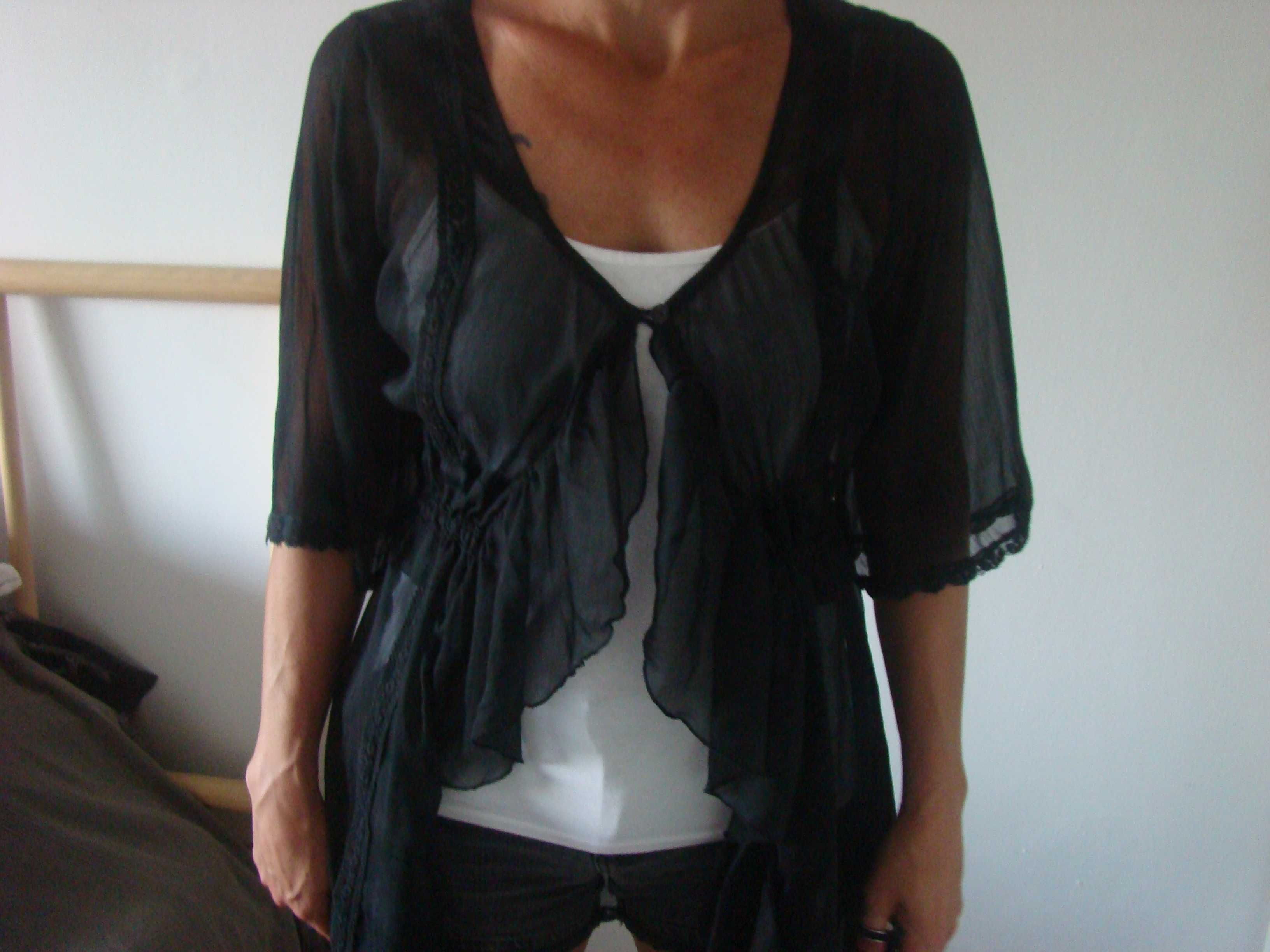 Camisa preta transparente e fluida com bordados