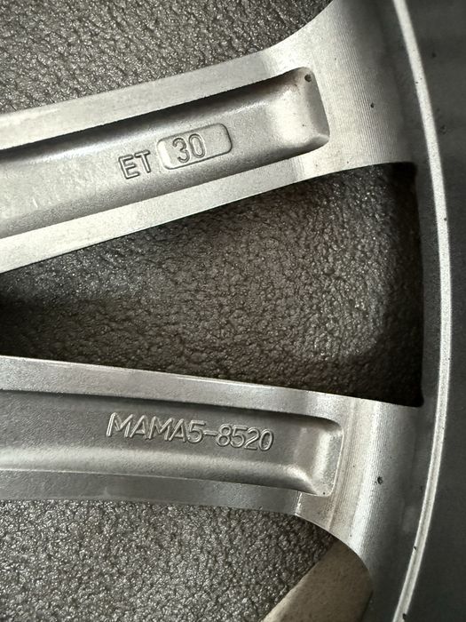 Sprzedam felgi mam R20