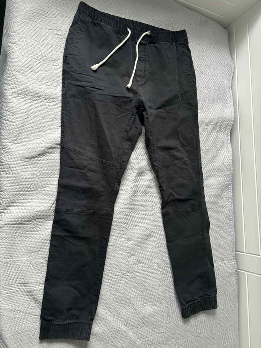 Męskie/młodziezowe spodnie rozmiar 30