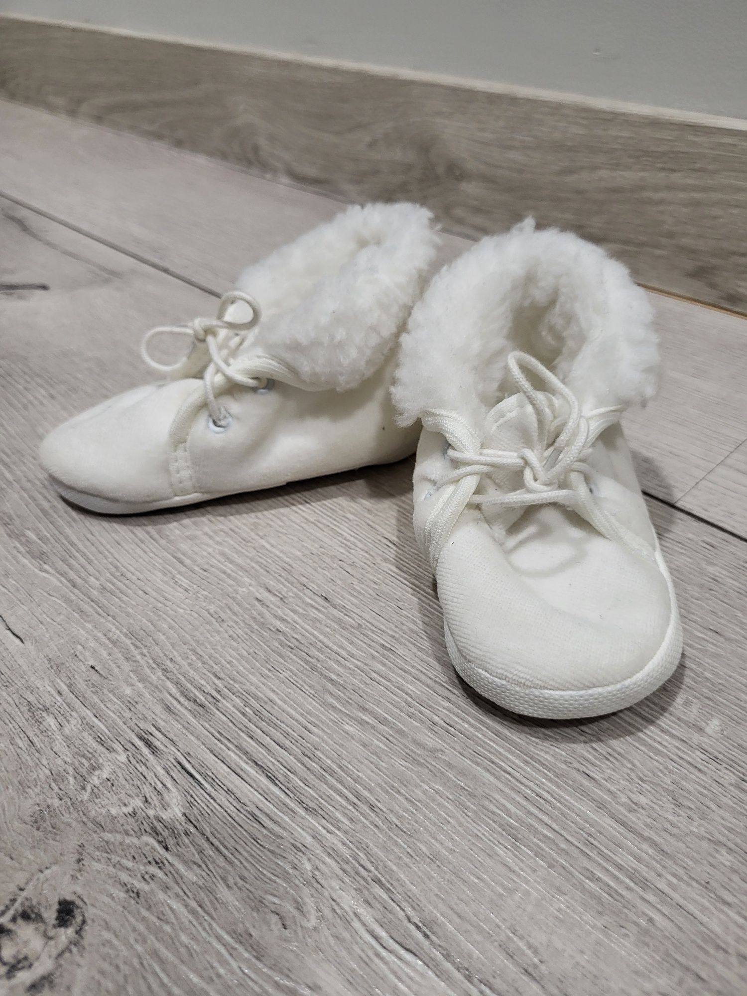 Nowe białe buciki niechodki niemowlęce rozmiar 19 chrzest roczek