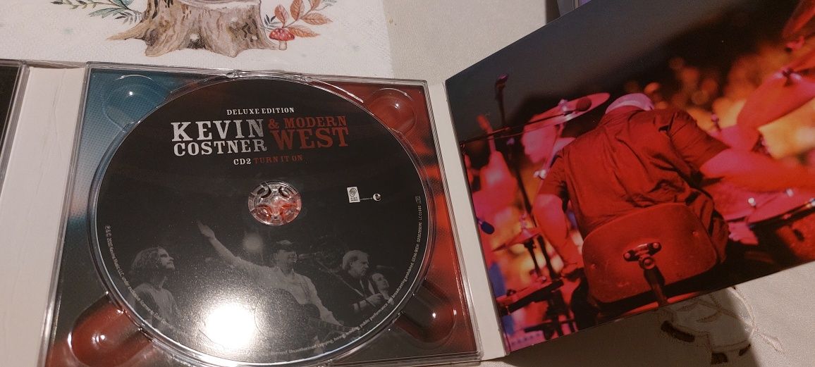 Kevin Costner & Modern West "untold truths & Turn It On"digipack