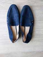 Granatowe loafersy mokasyny lordsy parfois