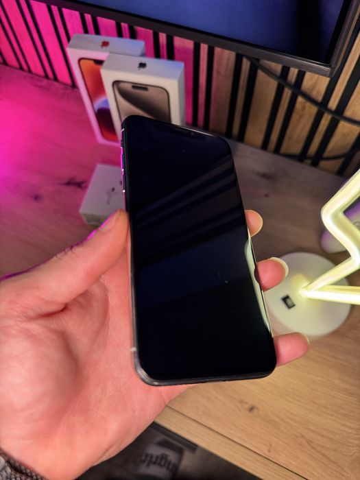 iPhone X 64 Gb + AirPods 4 у подарунок!