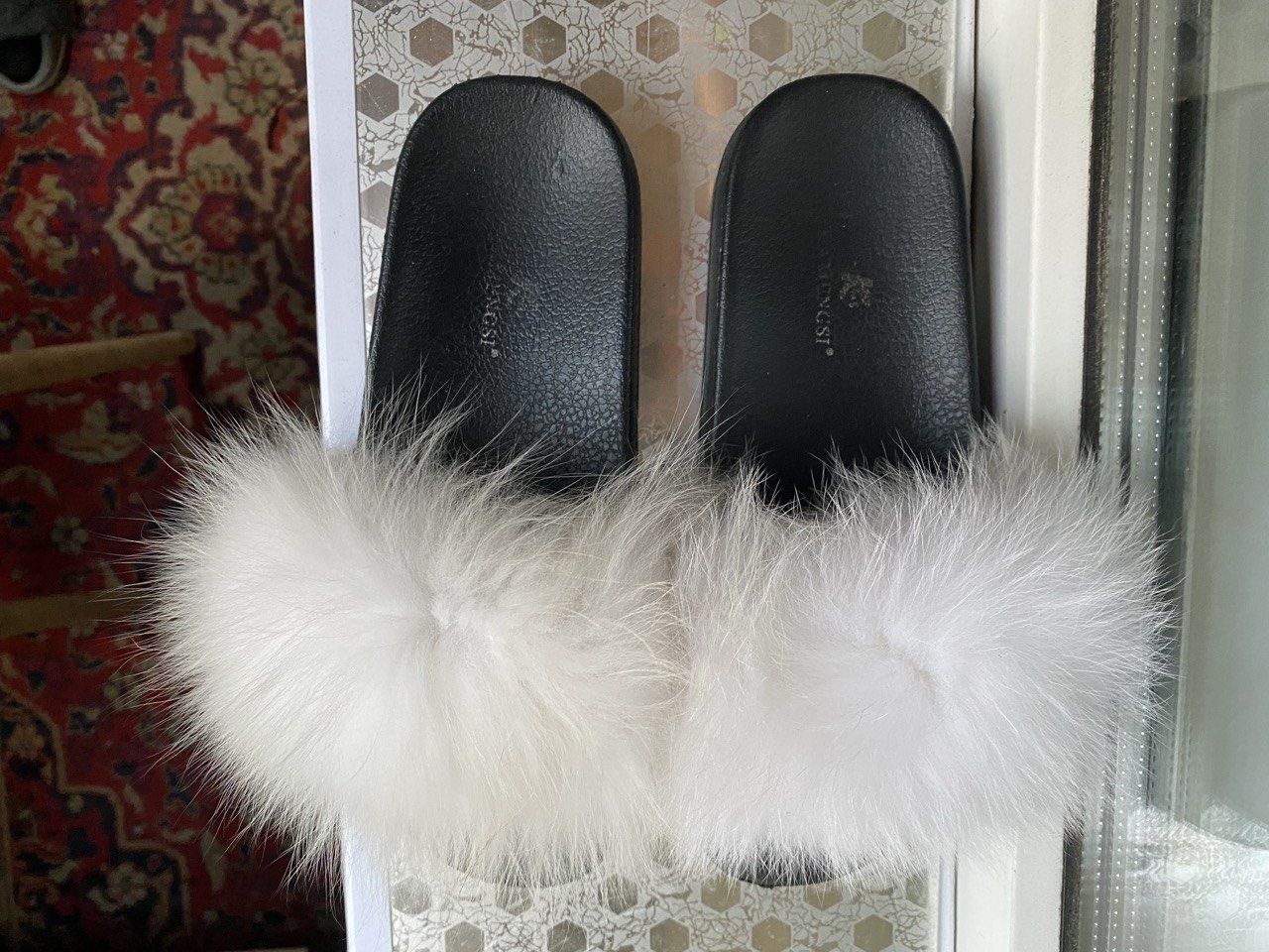 Тапочки, тапки, шлепки с белым пушистым мехом Kamengsi, fur slippers