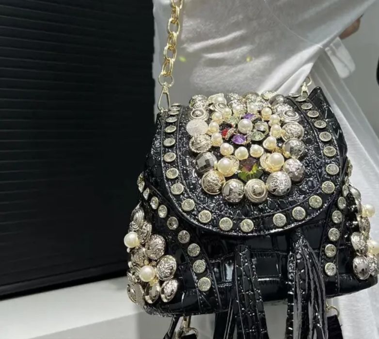 Torebka damska na łańcuchu