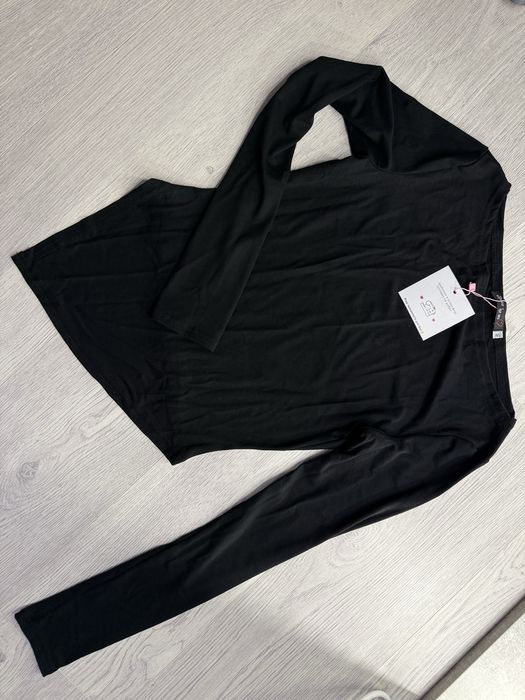 Чорний лонг з вирізом