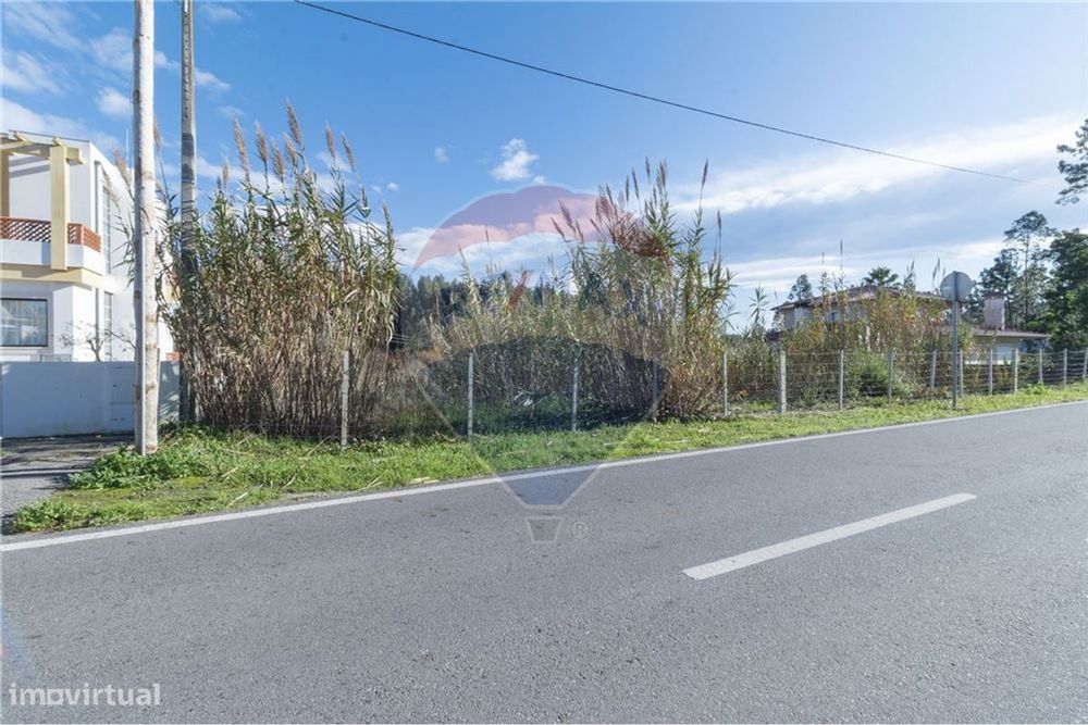 Lote de terreno para moradia isolada com 724m2