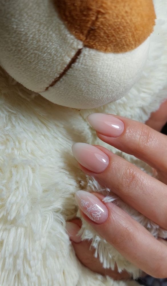 Manicure, pedicure, hybryda, żel. Laminacja i lifting rzęs