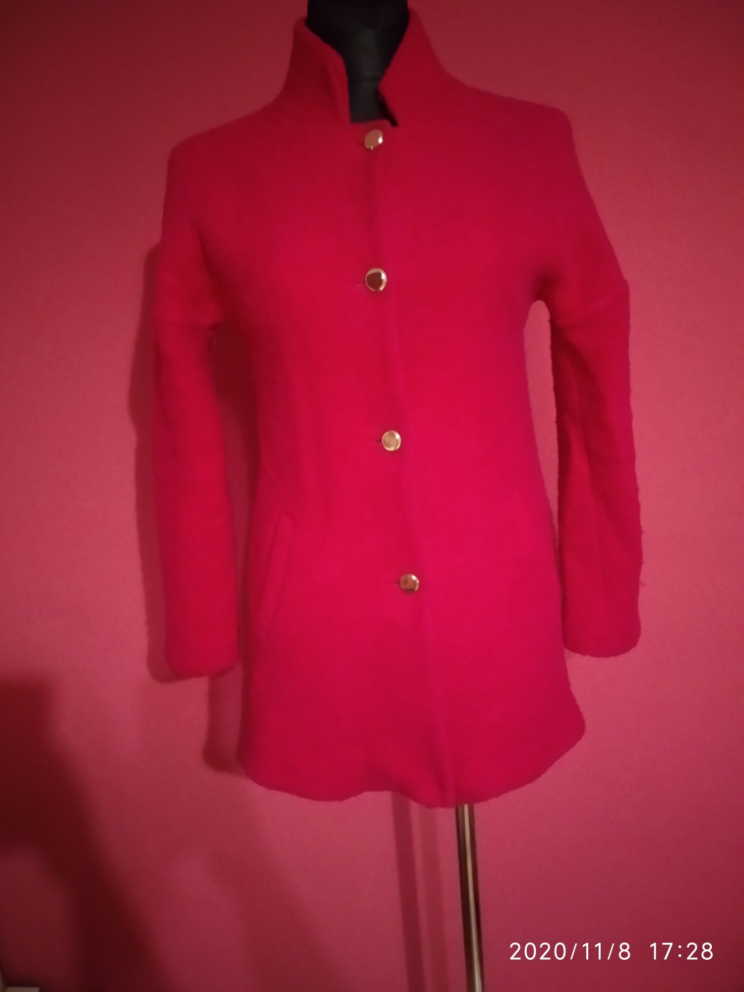 Różowy płaszcz ze stójką