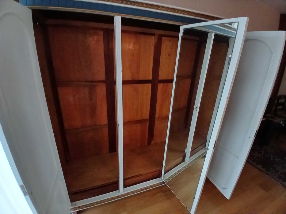 Roupeiro Antigo - Antiguidade