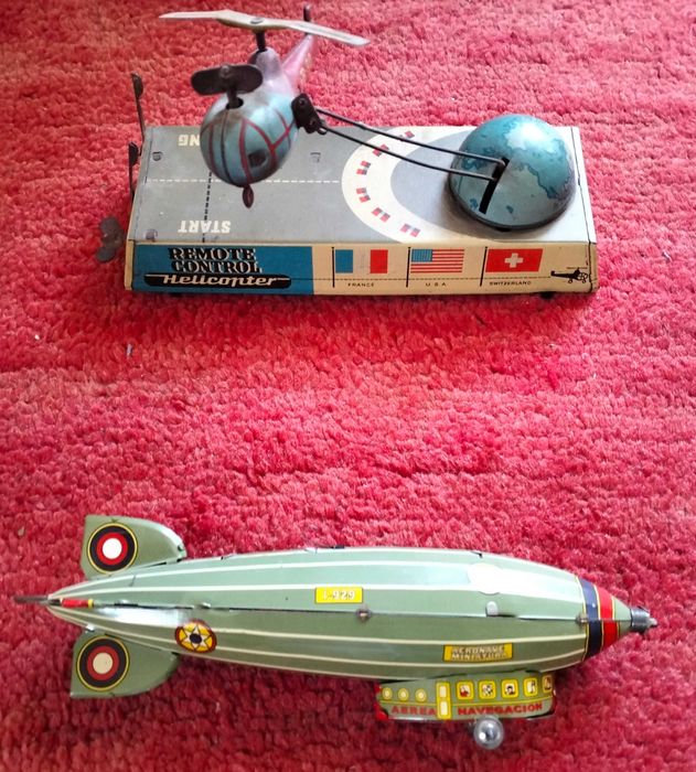 Brinquedos de lata: Helicóptero, Zepelim, Locomotivas, Carros