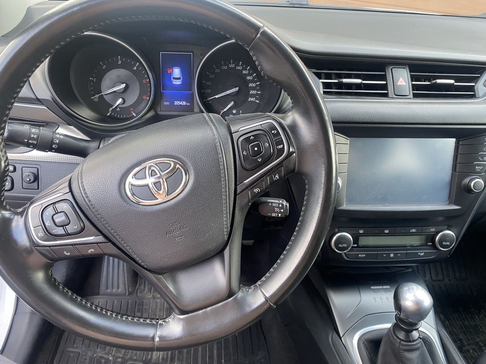 Sprzedam Toyote Avensis