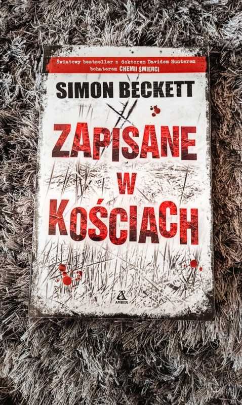 Książka Zapisane w kościach stan idealny